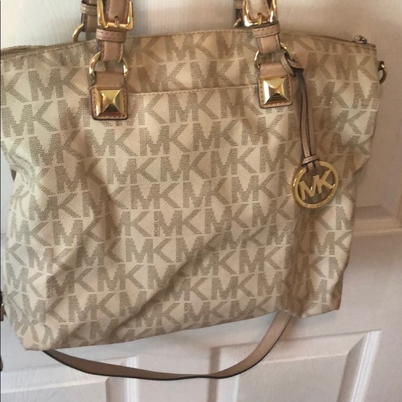 Michael Kors Handbags - Michael Kors zipper tote signature large
